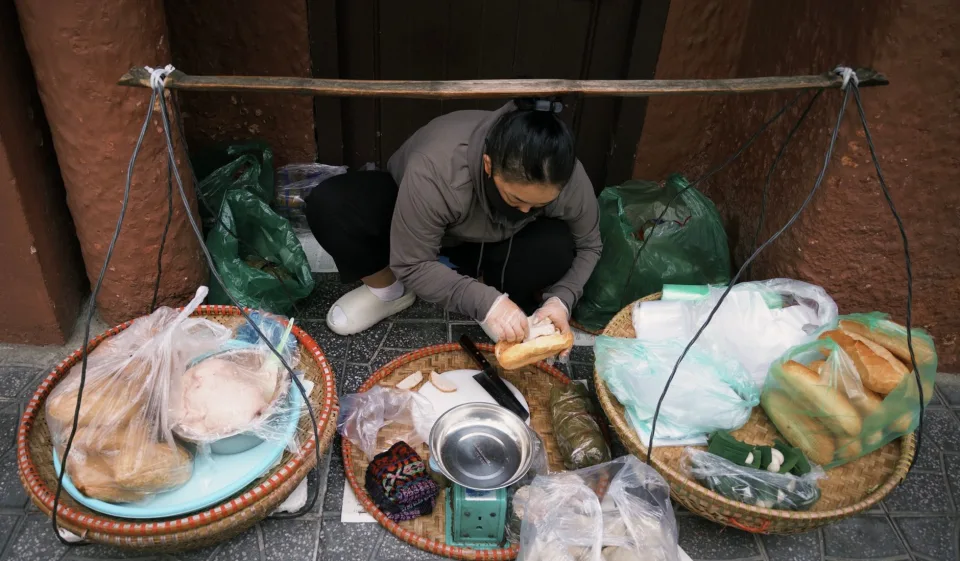 Mâm cơm đặt trước